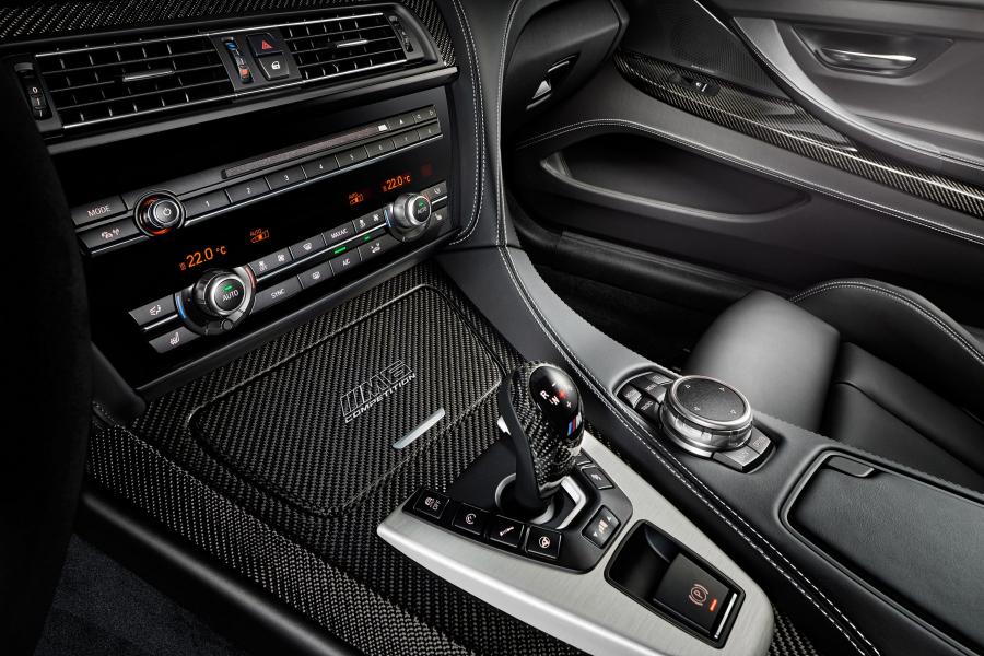 Детали интерьера BMW M6 Coupe Competition Edition (F13) 2015 года  (фото 3 из 8)
